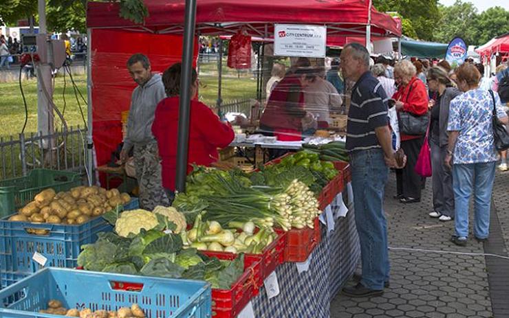 Kvalitní české ovoce a zeleninu nabídnou další farmářské trhy v Karlových Varech