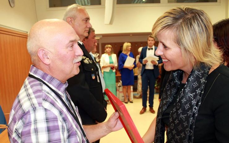 Dobrovolně pomáhají zachraňovat lidské životy. Dárci krve z celého kraje převzali ocenění