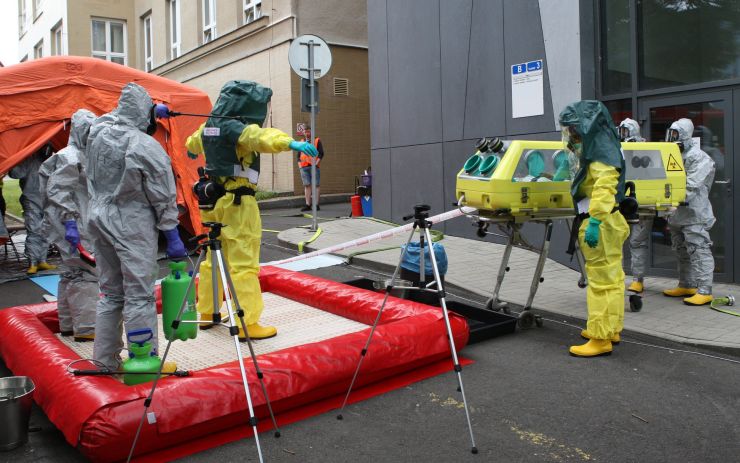 Žena nakažená virem ebola zaměstnala složky IZS. Naštěstí jen cvičně