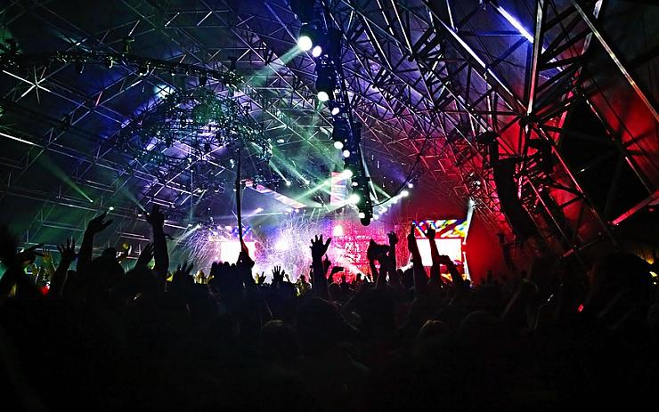 11 tipů na víkend: Oblíbené hudební festivaly jsou tady! A spousta dalších skvělých akcí