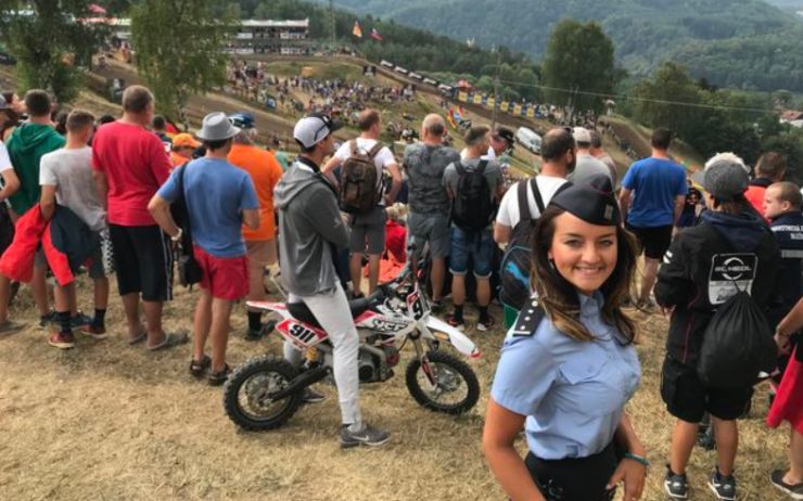 Mistrovství světa v motocrossu si nenechalo ujít 26 tisíc diváků, policisté hlásí hladký průběh