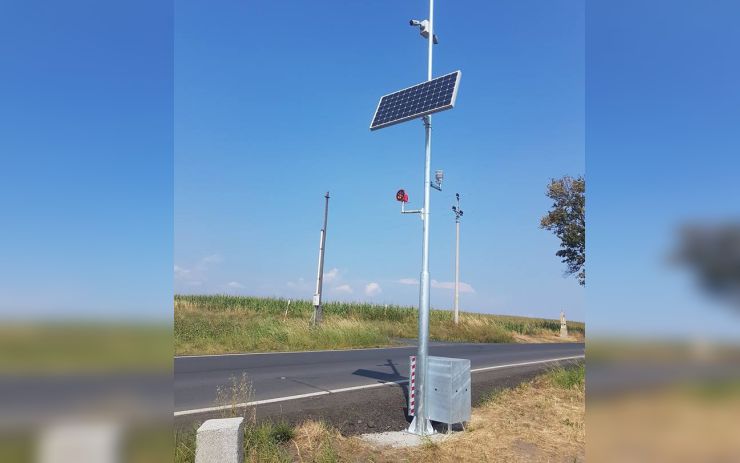 Na silnicích na Karlovarsku varují řidiče před nebezpečím nové meteostanice 