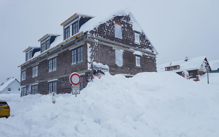V krušnohorském městečku vyhlásili kalamitní stav nouze! Meteorologové znovu varují před jízdou na horách