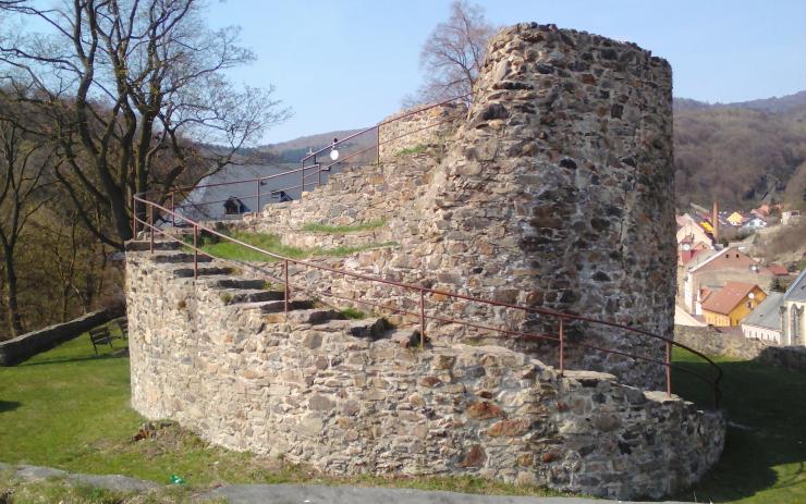OBRAZEM: Zřícenina gotického hradu Krupka vás okouzlí svou nezapomenutelnou atmosférou