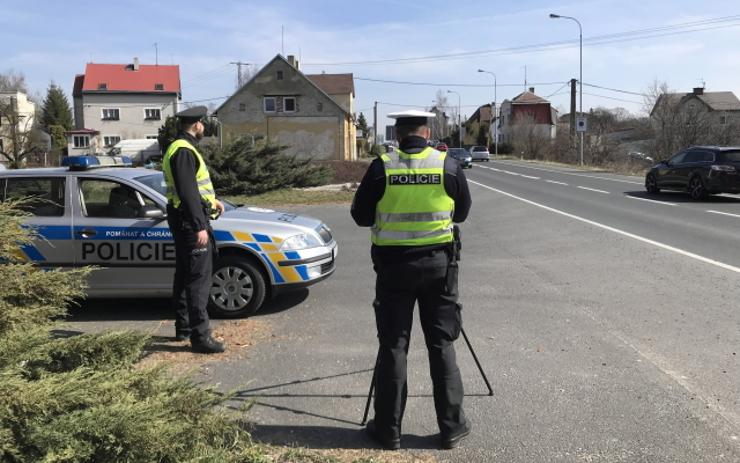 Policisté na silnicích kraje kontrolovali, zda se řidiči věnují řízení. Nasadili i speciální techniku