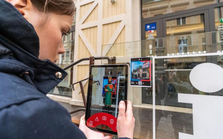 VIDEO: Karlovy Vary mají novou aplikaci. Mlýnskou kolonádou provede návštěvníky virtuální postava Karla IV.