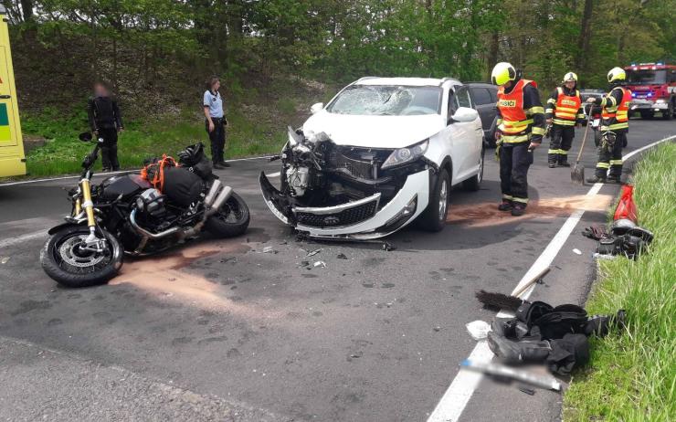 Teplé počasí vylákalo motorkáře. Hasiči vyjížděli o víkendu hned ke třem nehodám