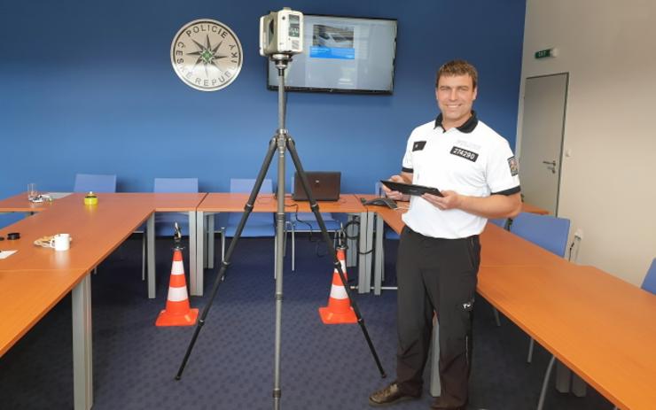 Karlovarští policisté mají novou technickou pomůcku za dva a půl milionu korun, 3D scanner Leica