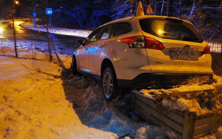 Mladá žena si bez svolení půjčila auto své kamarádky. Takhle to dopadlo