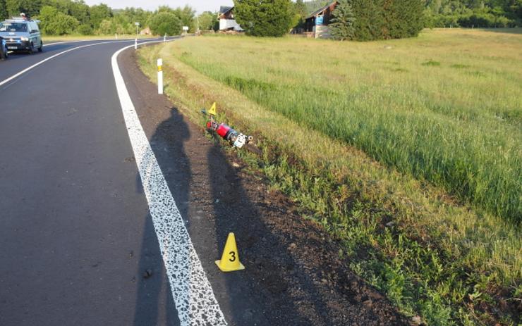 Mladík (17) havaroval na motorce. Zřejmě jel příliš rychle