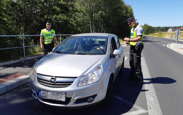 Další dopravní akce: Policisté zkontrolovali dva tisíce vozidel, mezi přestupky vede rychlá jízda!