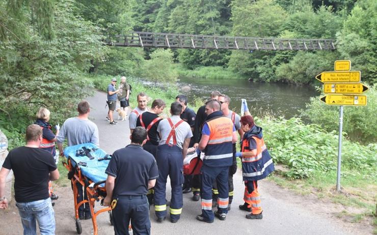 OBRAZEM: Záchranná akce ve Svatošských skalách! Muž tady spadl ze skály