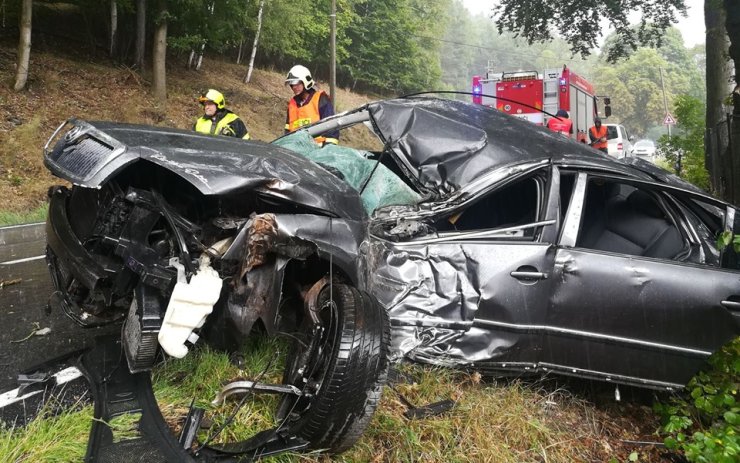 Odpoledne plné havárií na Karlovarsku! K nejvážnější museli volat i vrtulník