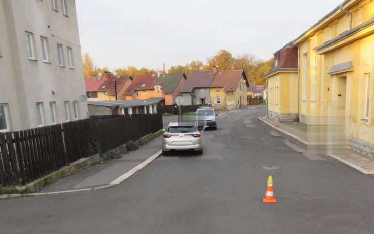 Policisté hledají svědky dopravní nehody. Malý cyklista po havárii zmizel