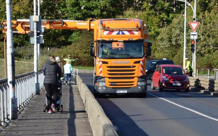 Připravte se: Další průzkum Chebského mostu omezí dopravu v Karlových Varech