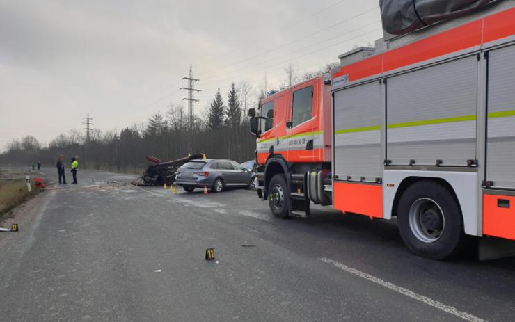 Tragická nehoda na Sokolovsku: Řidička dostala smyk, srážku s protijedoucím autem nepřežila