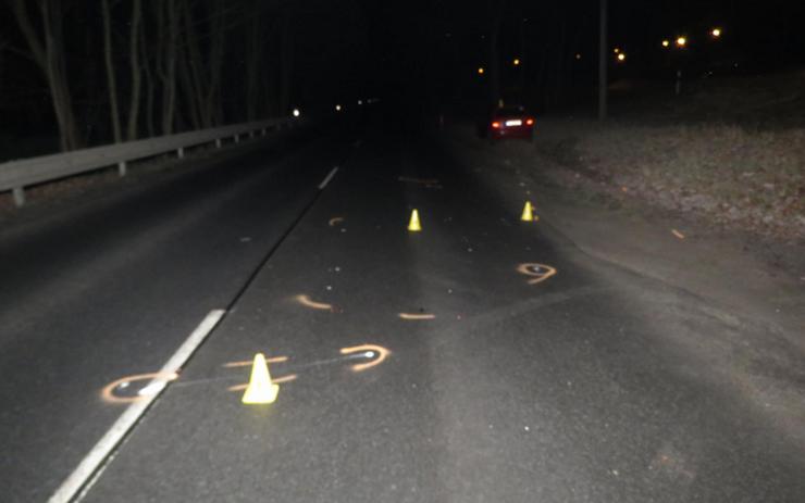 Na tomto místě srazilo auto ženu, museli ji letecky transportovat do nemocnice. Policie hledá svědky nehody