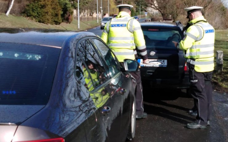 Dva šoféři přišli při policejní kontrole o řidičák. Jeden řídil silně opilý, druhý zfetovaný!