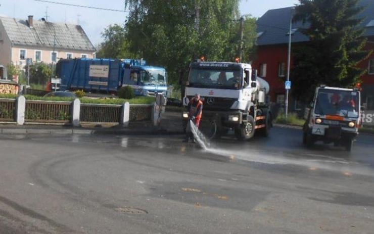 Blokové čištění ulic bude ve Varech probíhat v upraveném režimu. Odtahy aut nehrozí