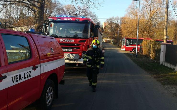 FOTO: V Toužimi našli při výkopových pracích leteckou pumu. Hasiči evakuovali okolní domy