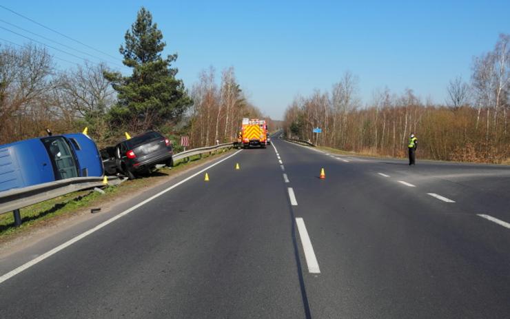 Opilec se dvěma promile boural, pak se dal na útěk. Vypátral ho policejní pes