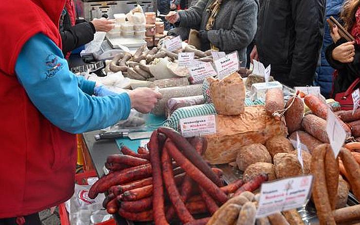 Karlovy Vary: Farmářské trhy za přísných hygienických podmínek startují v pátek