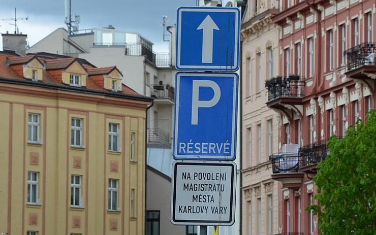 Řidiči, pozor! Do Karlových Varů se od pondělka vrací obvyklý dopravní režim