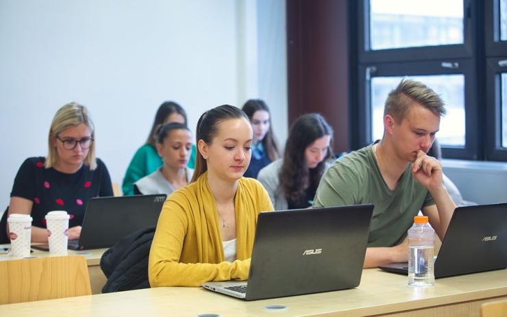 Dobrá zpráva pro budoucí studenty. Možnosti vysokoškolského studia v Karlovarském kraji se rozšiřují