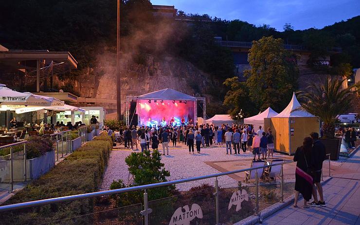 Nemusíte do zahraničí, abyste si v létě užili. Karlovy Vary nabízejí moře zážitků