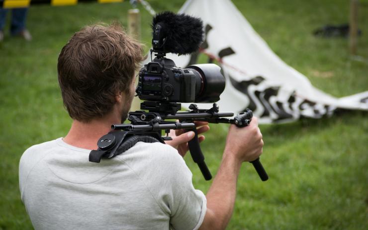 V Karlových Varech můžete potkat filmaře z Francie. Víme, co se tu natáčí