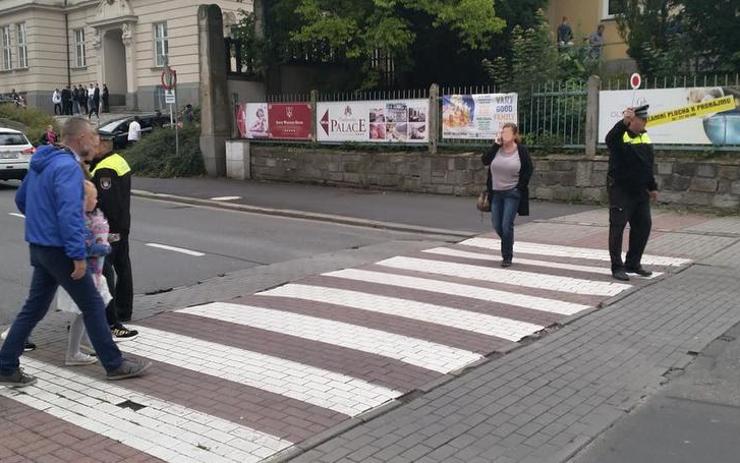 Strážníci v Karlových Varech budou opět dohlížet na bezpečnost dětí u škol