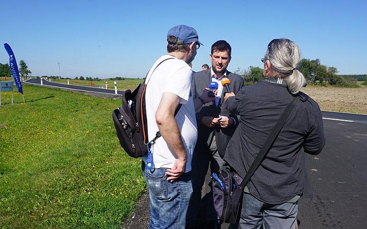 Zmodernizovanou silnici Hlinky – Bochov již využívají řidiči bez omezení