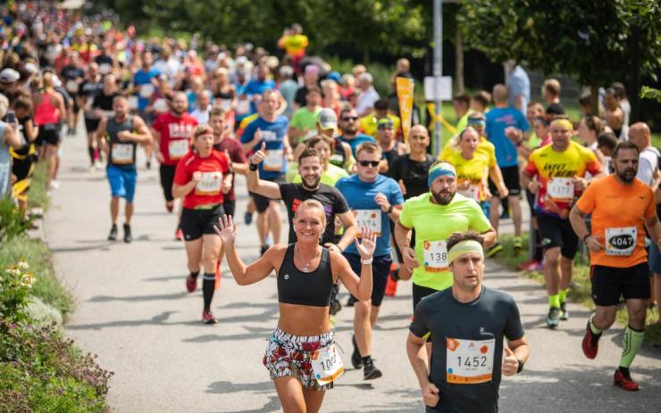 Od nejmenších po prarodiče. Lázeňskou kolonádou proběhne tradiční rodinný běžecký seriál RunTour