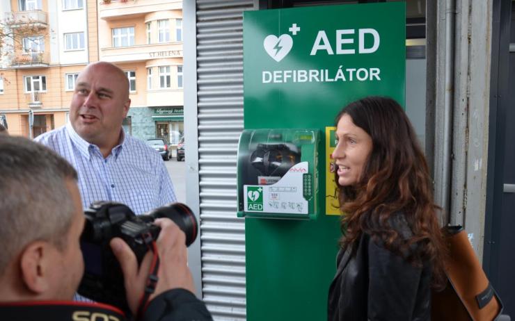 Karlovy Vary pořídily tři nové defibrilátory. Zachránit život s nimi dokáže i naprostý laik