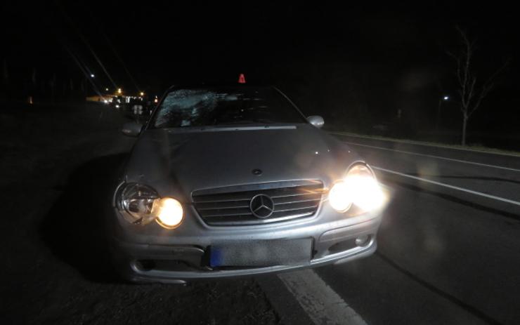 FOTO: Muž (73) nepřežil srážku s Mercedesem. Policie hledá svědky této nehody