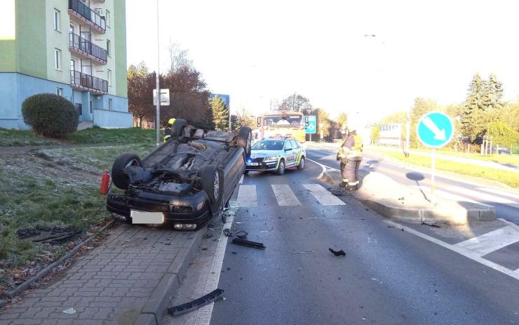 AKTUÁLNĚ: Pozor na kluzké silnice! Hasiči už v kraji zasahovali u několika nehod