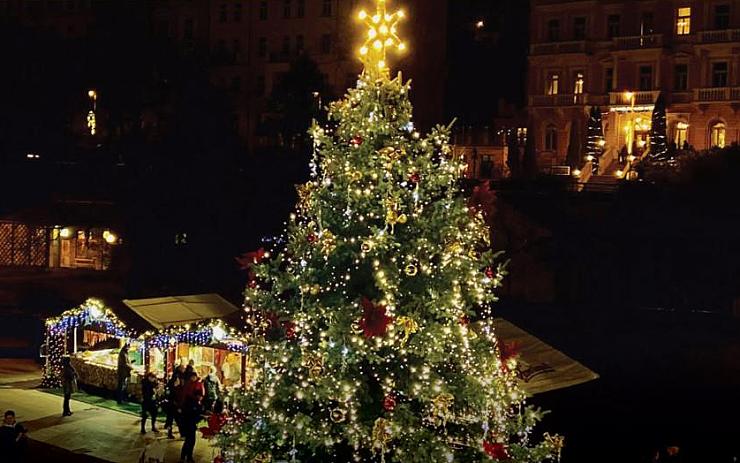 Rozsvícení vánočního stromu v Karlových Varech můžete letos sledovat online