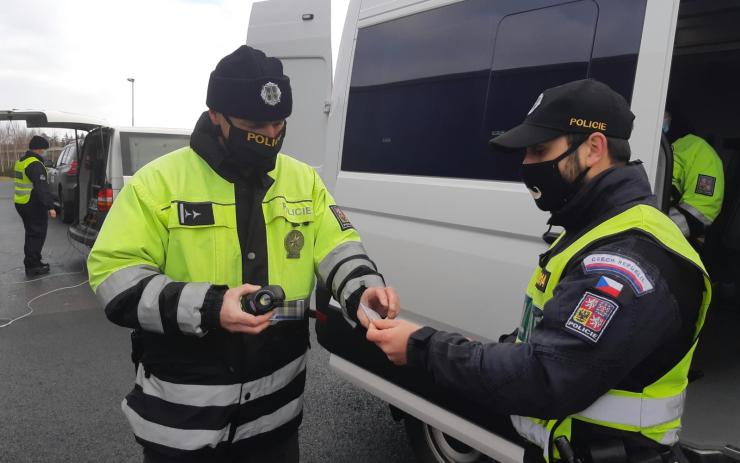 VIDEO: Akce Migrace: Policisté se na silnicích v kraji zaměřili na nelegální převoz cizinců