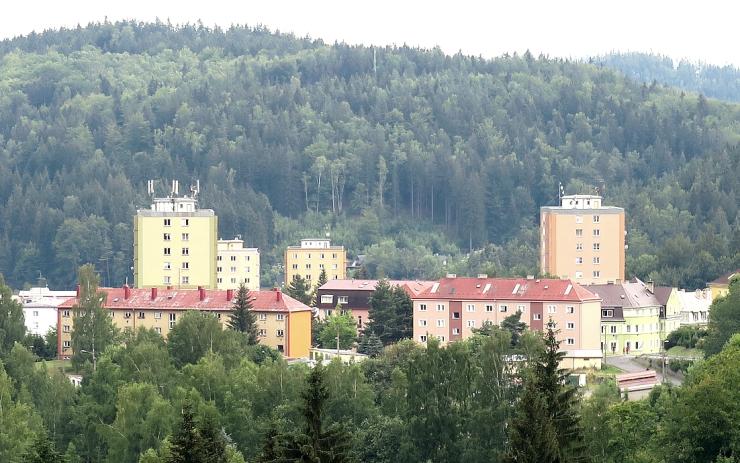 Domácnosti v Nejdku dostanou příjemný vánoční dárek, v novém roce ušetří zhruba tisíc korun za teplo