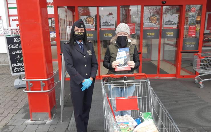 VIDEO: Pozor na kapsáře při vánočním shonu! Policejní preventisté radili návštěvníkům obchodů