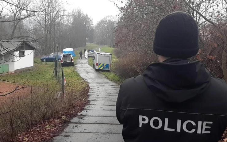 Na cyklostezce u řeky Ohře leželo tělíčko mrtvého novorozence! Matku hledá policie