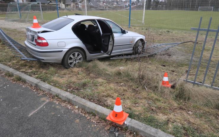 FOTO: Mladíkovi s BMW se vymklo driftování, měl v sobě přes dvě promile!