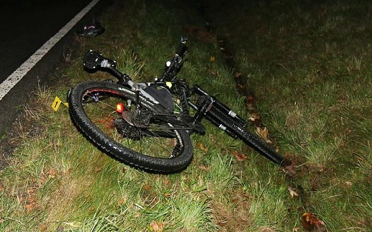 Cyklista na Karlovarsku skončil nad ránem zraněný v příkopu. Nadýchal přes dvě promile