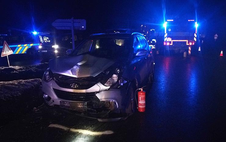 Nehoda dodávky a osobního auta komplikovala provoz na silnici u Bochova