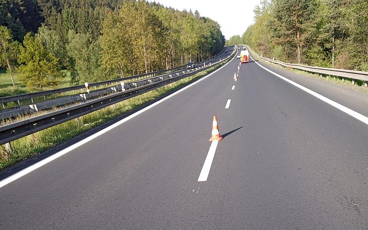 Řidiči pozor a nohu z plynu! Na „třináctce“ v Karlových Varech dnes probíhají opravy trhlin