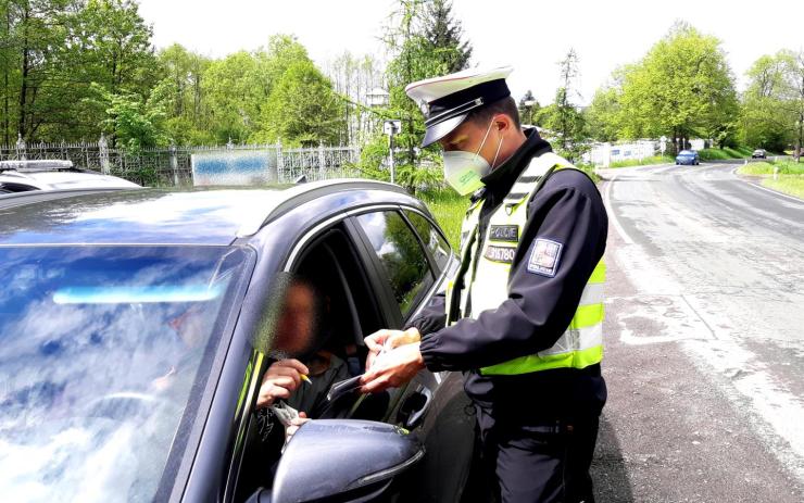 Policejní hlídky kontrolovaly dodržování rychlosti. Problém mělo 161 řidičů!