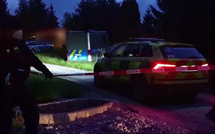 VIDEO: Útočník z okna svého domu postřelil muže na ulici! Za pokus o vraždu mu hrozí osmnáct let