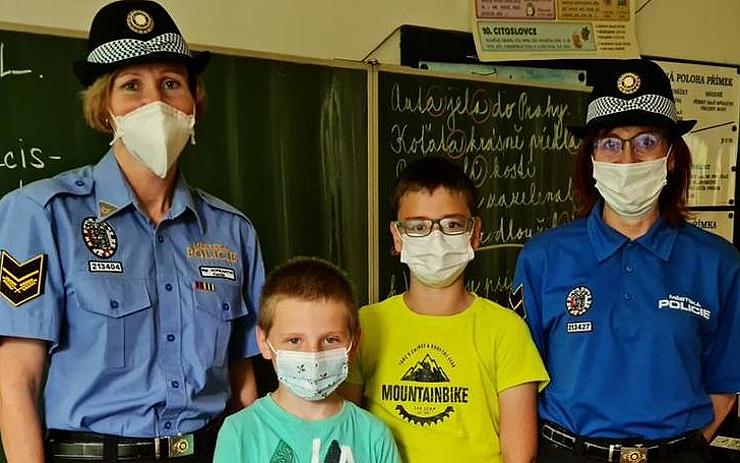 Strážnice odměnily školáky, kteří se zachovali ukázkově při nálezu injekčních stříkaček v Drahovicích