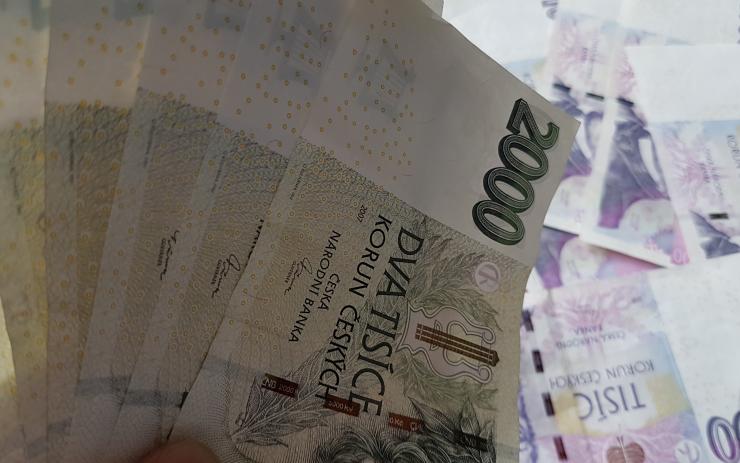 Žena si nabrala několik úvěrů, keré nesplácela. Použila k tomu osobní údaje své kamarádky