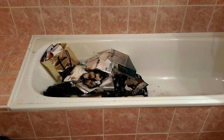 Žena pálila ve vaně papíry, zakouřila celý dům a zaměstnala pět hasičských jednotek